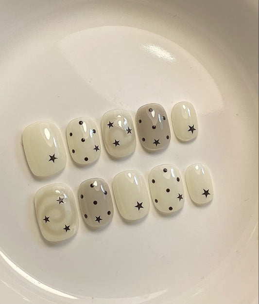Press-on nagelset met sterren en stippen