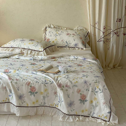 Romantische beddengoedset van katoensatijn met aquarel bloemenprint, ruches en sierrand