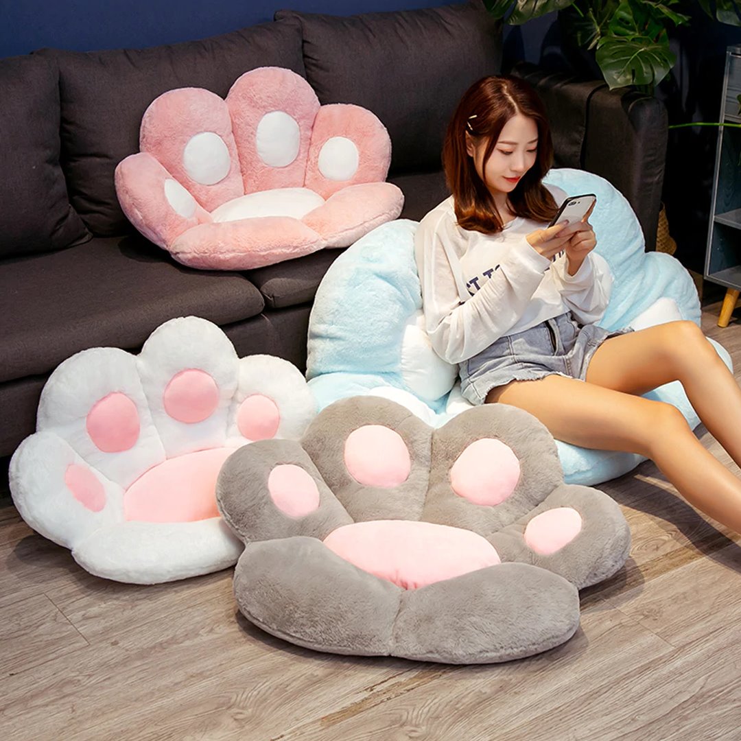 Schattig kawaii zitkussen in pootvorm in pastelkleuren