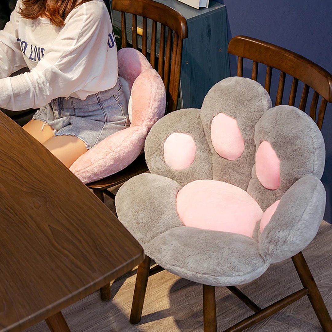 Schattig kawaii zitkussen in pootvorm in pastelkleuren