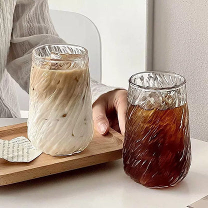 Set mondgeblazen tumblerglazen met gedraaide textuur