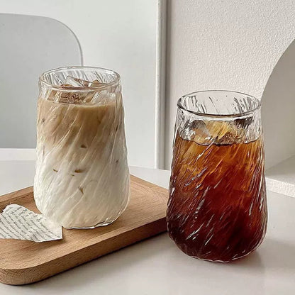 Set mondgeblazen tumblerglazen met gedraaide textuur