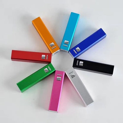 Slanke draagbare externe usb-batterij met led-indicator en aluminium behuizing
