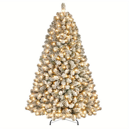 Verlichte kunstkerstboom met sneeuwlook in klassiek design