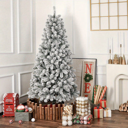 Verlichte kunstkerstboom met sneeuwlook in klassiek design