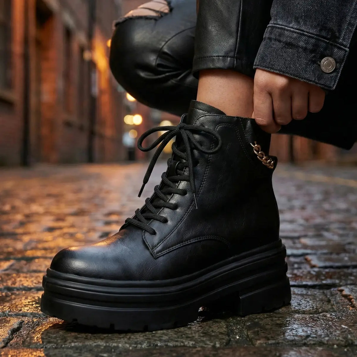 Veterboots met verborgen hakverhoging van 11 cm