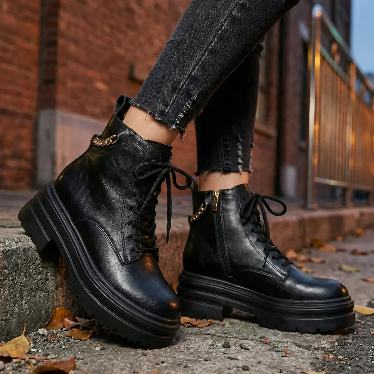 Veterboots met verborgen hakverhoging van 11 cm