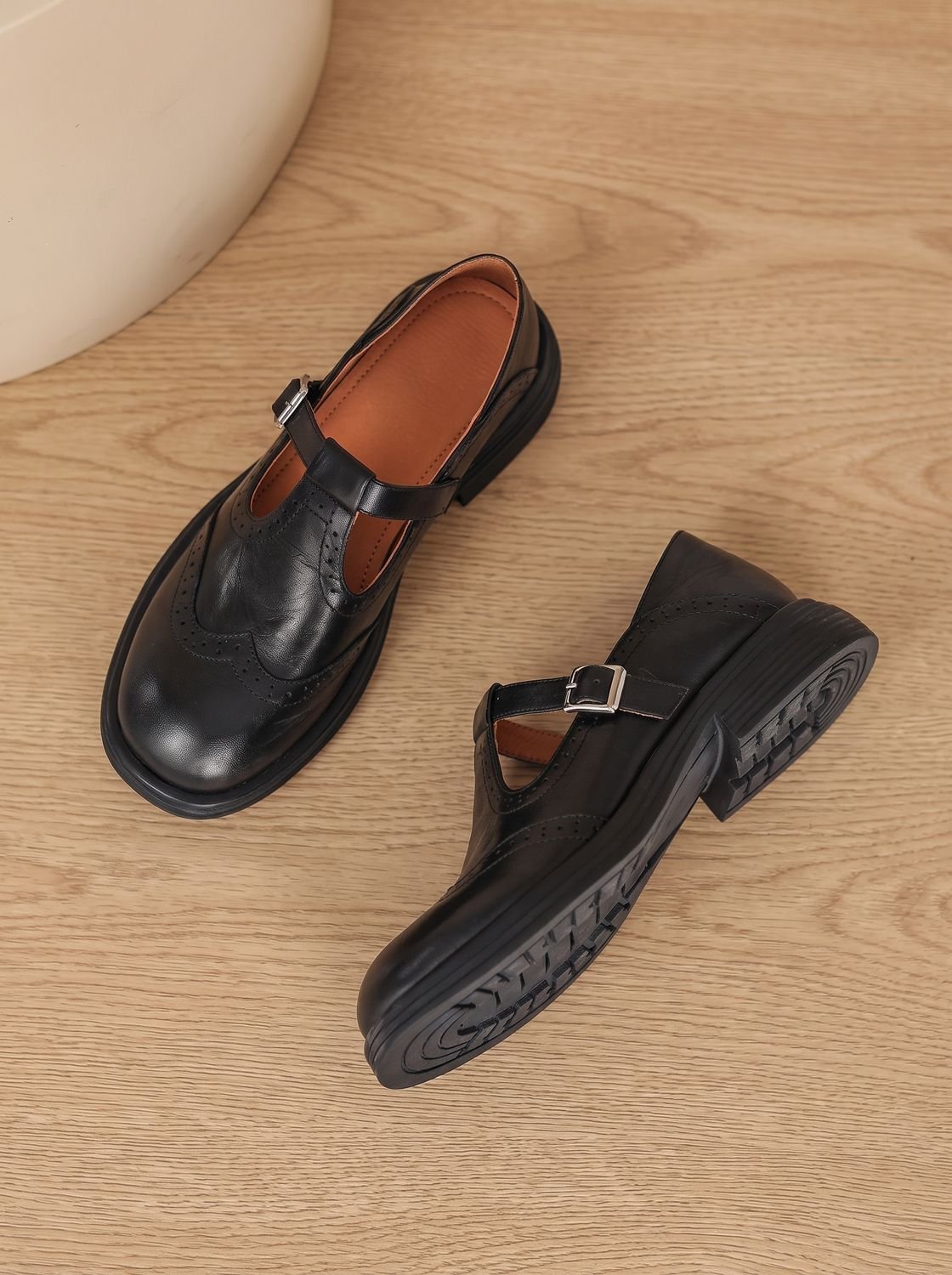 Vintage Mary Jane-ballerina's voor dames met brogue-details, T-band en gesp