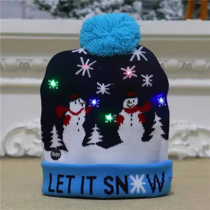 Warme gebreide kerstmuts met knipperende ledverlichting