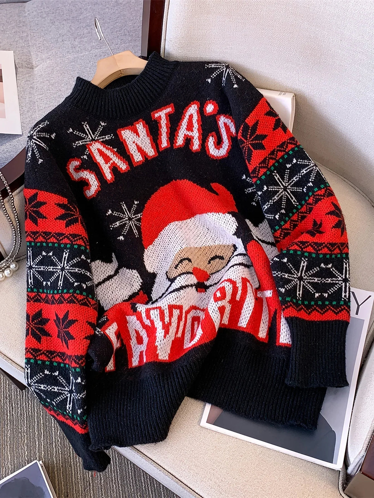 Zwarte kersttrui voor dames met kerstman, ronde hals en lange mouwen